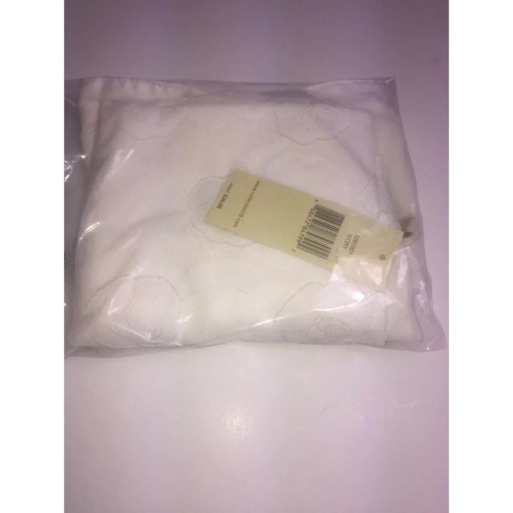 Collection Xiix Clipped Rose Wrap in Ivory